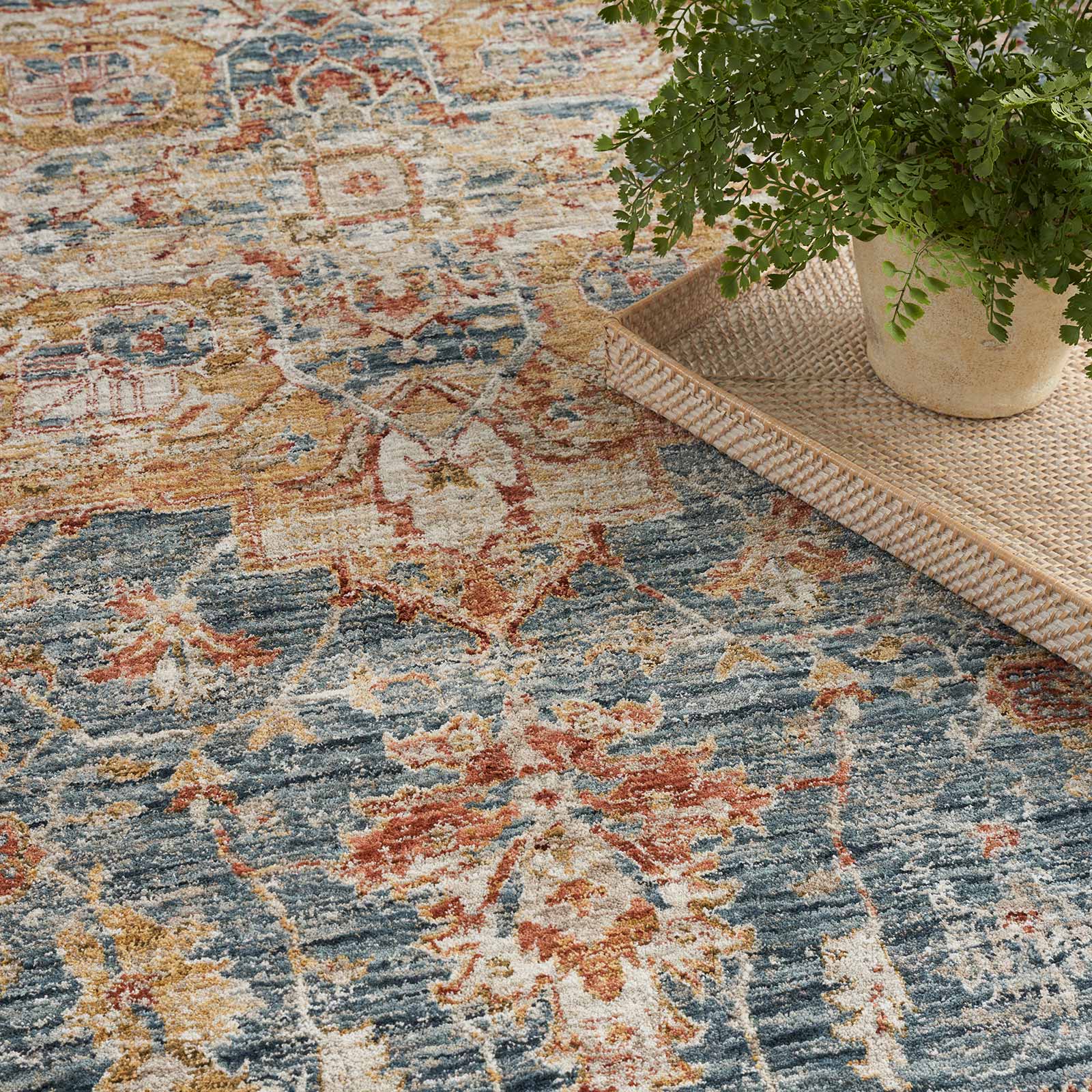 Nourison tapis Sahar SHR06 IVBLU IVORY BLUE 5x8 099446166302 interior 2